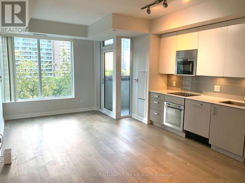 704 - 17 Dundonald Street, Toronto, ON - Indoor Photo Showing Kitchen