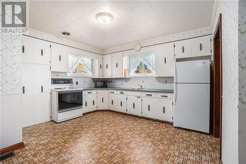 24 Mclean Boulevard, Perth, ON - Indoor Photo Showing Kitchen