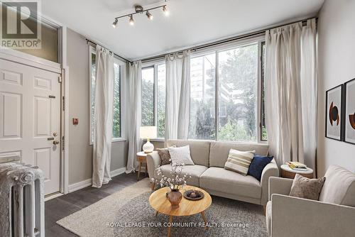 312 Seaton Street, Toronto, ON - Indoor Photo Showing Living Room