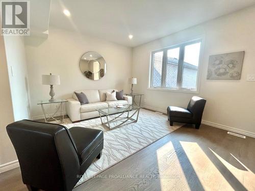 32 Riverstone Way, Belleville, ON - Indoor Photo Showing Living Room