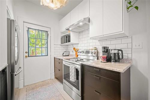 688 Ashburn Street, Winnipeg, MB - Indoor Photo Showing Kitchen