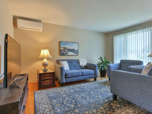 Salon - 641 Rue Racicot, Marieville, QC - Indoor Photo Showing Living Room