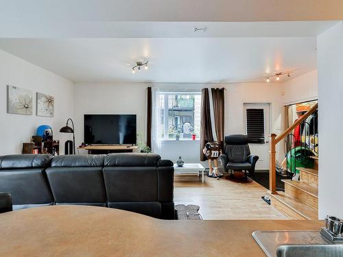 Salon - 4725 Rle Bénard, Montréal (Mercier/Hochelaga-Maisonneuve), QC - Indoor Photo Showing Living Room