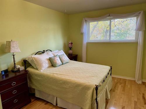 449 Parkwood Street, Thunder Bay, ON - Indoor Photo Showing Bedroom