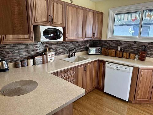 449 Parkwood Street, Thunder Bay, ON - Indoor Photo Showing Kitchen