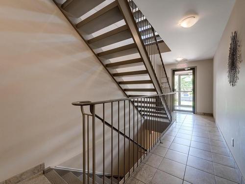 Escalier - 204-636 Mtée Des Seigneurs, Granby, QC - Indoor Photo Showing Other Room