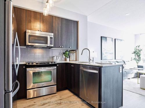 428-7608 Yonge St, Vaughan, ON - Indoor Photo Showing Kitchen With Upgraded Kitchen