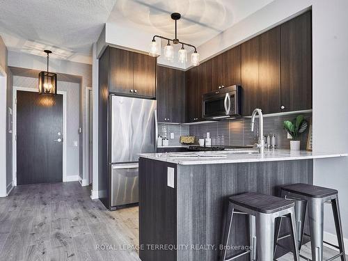 428-7608 Yonge St, Vaughan, ON - Indoor Photo Showing Kitchen With Upgraded Kitchen