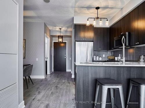 428-7608 Yonge St, Vaughan, ON - Indoor Photo Showing Kitchen With Upgraded Kitchen