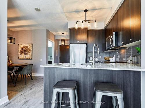 428-7608 Yonge St, Vaughan, ON - Indoor Photo Showing Kitchen With Upgraded Kitchen