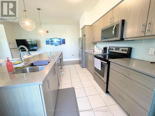 109 - 10 Concord Place, Grimsby, ON - Indoor Photo Showing Kitchen