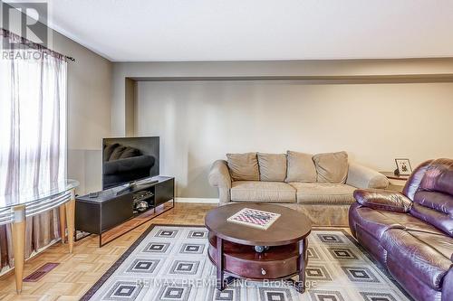 61 Blackthorn Drive, Vaughan, ON - Indoor Photo Showing Living Room