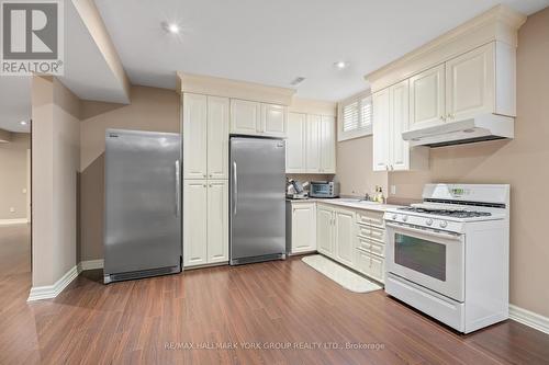 50 Direzze Court, Richmond Hill, ON - Indoor Photo Showing Kitchen