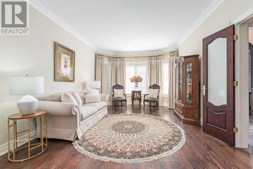 50 Direzze Court, Richmond Hill, ON - Indoor Photo Showing Living Room