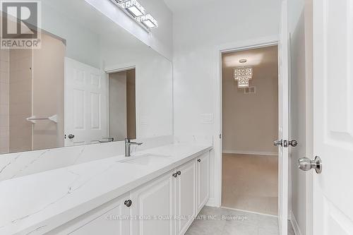 10 John Weddell Avenue, East Gwillimbury, ON - Indoor Photo Showing Bathroom