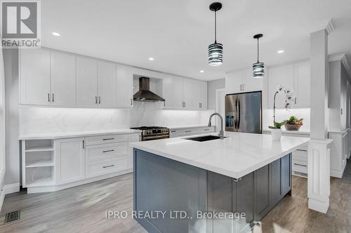 23 Grants Way, Barrie, ON - Indoor Photo Showing Kitchen With Upgraded Kitchen