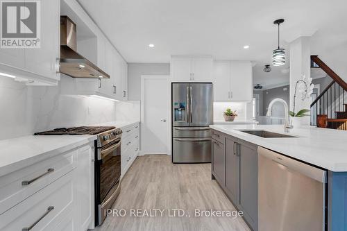 23 Grants Way, Barrie, ON - Indoor Photo Showing Kitchen With Upgraded Kitchen