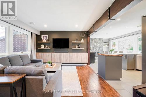 595 Big Bay Point Road, Barrie, ON - Indoor Photo Showing Living Room