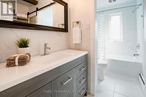 595 Big Bay Point Road, Barrie, ON - Indoor Photo Showing Bathroom