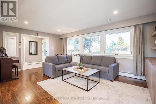 595 Big Bay Point Road, Barrie, ON - Indoor Photo Showing Living Room