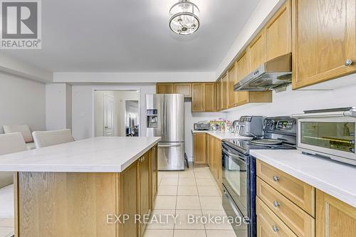 751 Candlestick Circle, Mississauga, ON - Indoor Photo Showing Kitchen