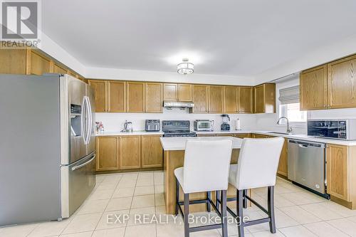 751 Candlestick Circle, Mississauga, ON - Indoor Photo Showing Kitchen