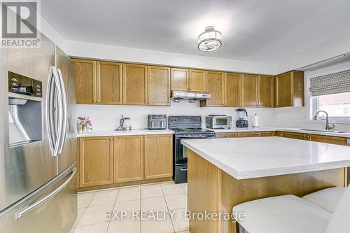 751 Candlestick Circle, Mississauga, ON - Indoor Photo Showing Kitchen