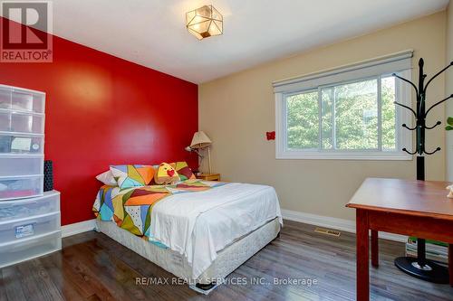 18 Trillium Court, Brampton, ON - Indoor Photo Showing Bedroom