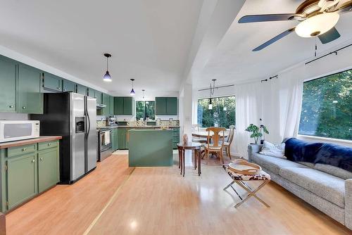 10878 143 Street, Surrey, BC - Indoor Photo Showing Kitchen