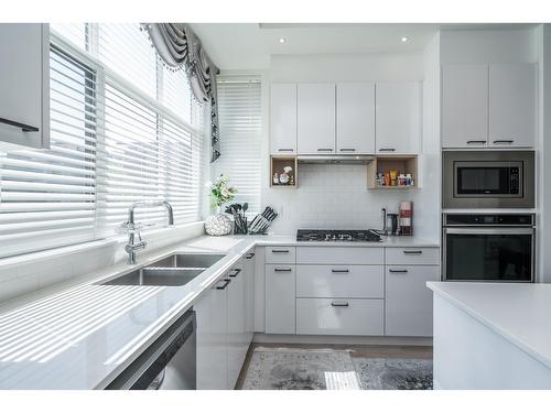 44 20852 78B Avenue, Langley, BC - Indoor Photo Showing Kitchen With Double Sink With Upgraded Kitchen