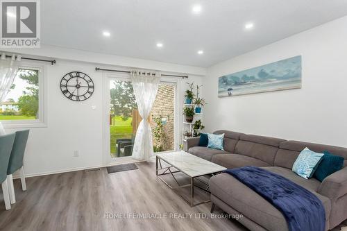 21 - 5610 Montevideo Road, Mississauga, ON - Indoor Photo Showing Living Room