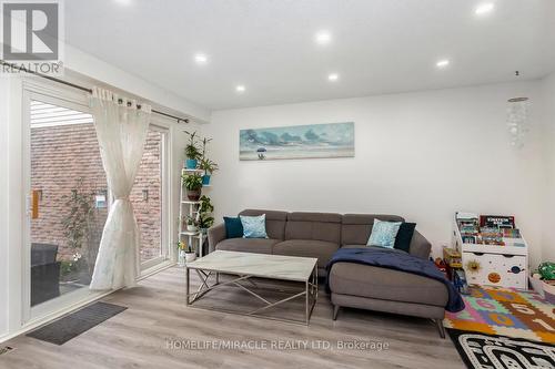 21 - 5610 Montevideo Road, Mississauga, ON - Indoor Photo Showing Living Room