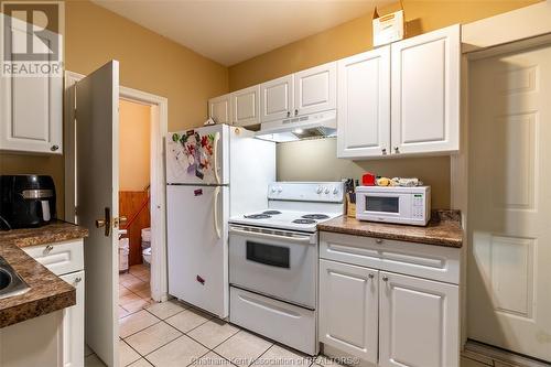 718 Caron Avenue, Windsor, ON - Indoor Photo Showing Kitchen