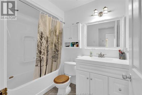 2488 Gatwick Avenue, Windsor, ON - Indoor Photo Showing Bathroom