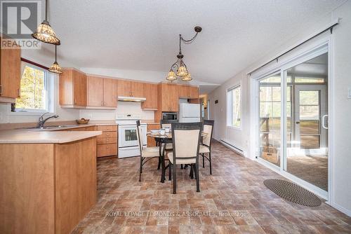 346 Mcmahon Road, Admaston/Bromley, ON - Indoor Photo Showing Kitchen