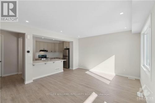 60 Stitch Mews, Ottawa, ON - Indoor Photo Showing Kitchen