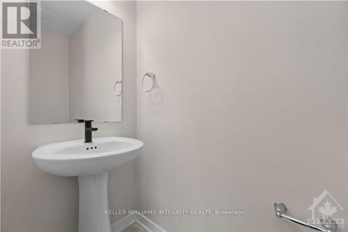 60 Stitch Mews, Ottawa, ON - Indoor Photo Showing Bathroom