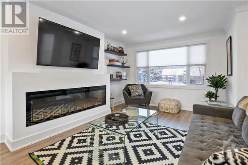 938 Riddell Avenue N, Ottawa, ON - Indoor Photo Showing Living Room With Fireplace