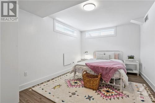 938 Riddell Avenue N, Ottawa, ON - Indoor Photo Showing Bedroom