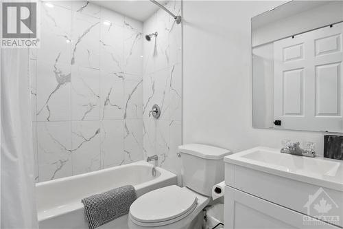 938 Riddell Avenue N, Ottawa, ON - Indoor Photo Showing Bathroom