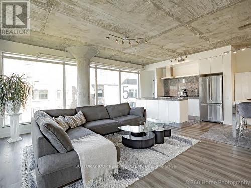 606 - 75 Portland Street, Toronto, ON - Indoor Photo Showing Living Room