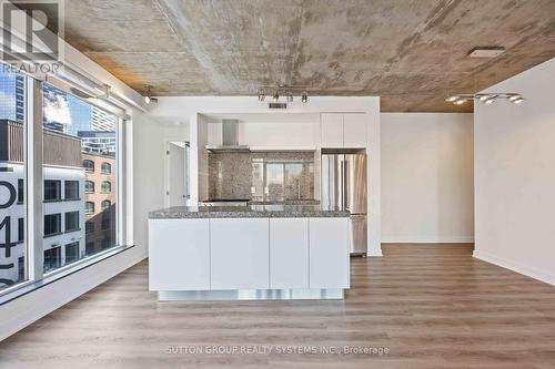 606 - 75 Portland Street, Toronto, ON - Indoor Photo Showing Kitchen With Upgraded Kitchen