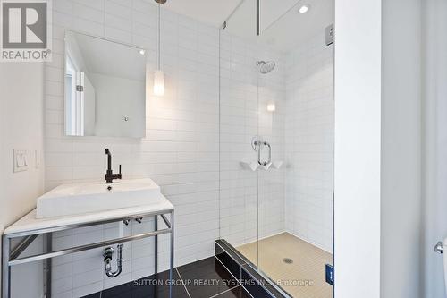 606 - 75 Portland Street, Toronto, ON - Indoor Photo Showing Bathroom