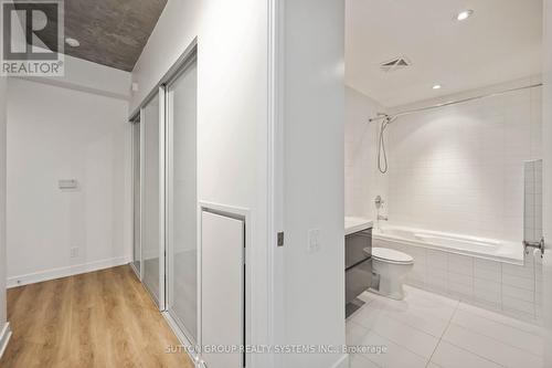 606 - 75 Portland Street, Toronto, ON - Indoor Photo Showing Bathroom