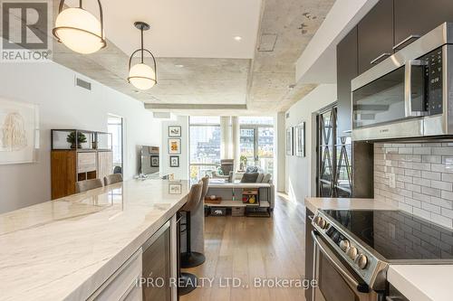 927 - 55 Stewart Street, Toronto, ON - Indoor Photo Showing Kitchen With Upgraded Kitchen