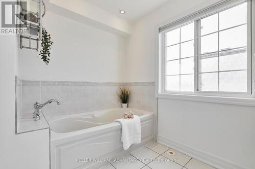 30 Windsor Street, Toronto, ON - Indoor Photo Showing Bathroom