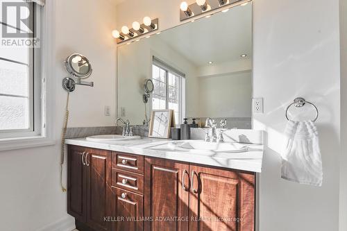 30 Windsor Street, Toronto, ON - Indoor Photo Showing Bathroom