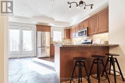 30 Windsor Street, Toronto, ON - Indoor Photo Showing Kitchen