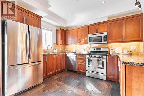 30 Windsor Street, Toronto, ON - Indoor Photo Showing Kitchen