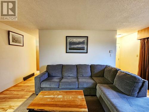 893 Gillett Street, Prince George, BC - Indoor Photo Showing Living Room